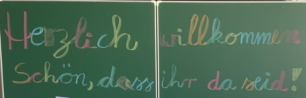 Kamelle für die „Neuen“<p>Nach vier Jahren Grundschule beginnt jetzt etwas Neues